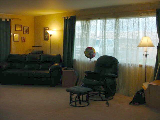2800 Jones Road Wapato, WA 98951 - Photo 3 of 7 a living room with furniture and a large window