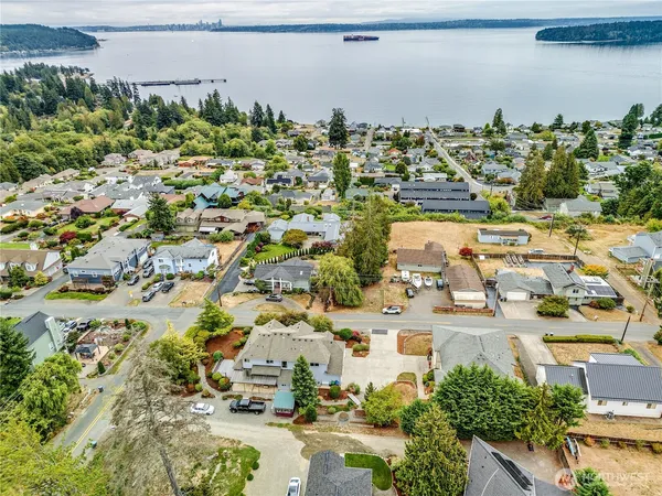 $899,999 | 2440 Alaska Avenue East, Port Orchard, WA 98366