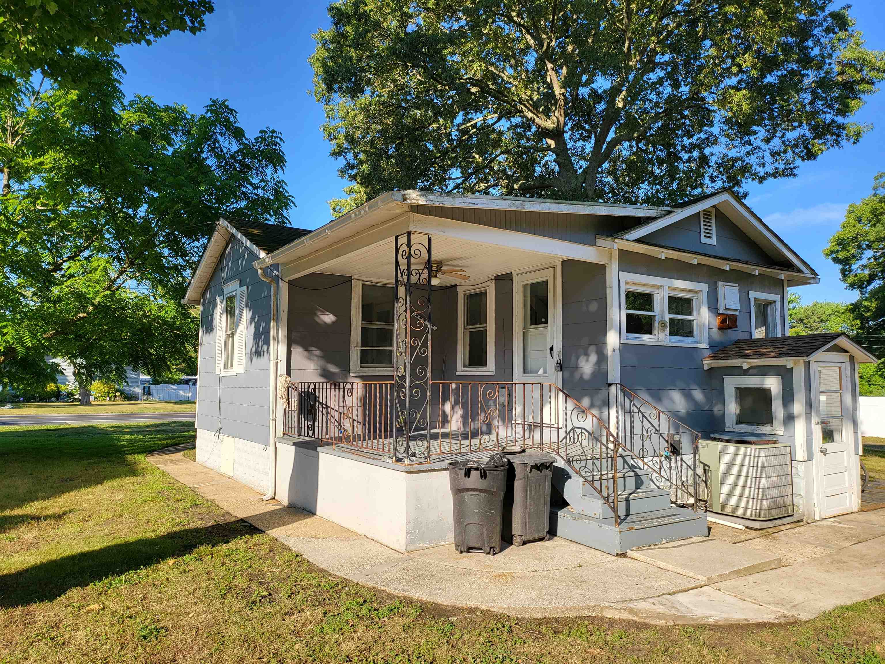 611 Breakwater Road Erma, NJ 08204 - Photo 2 of 12 a front view of a house with garden