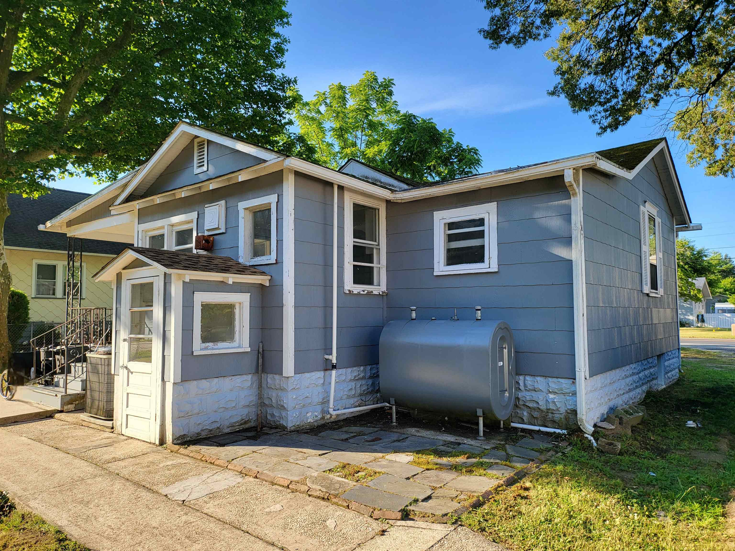 611 Breakwater Road Erma, NJ 08204 - Photo 3 of 12 a backyard of a house with seating space