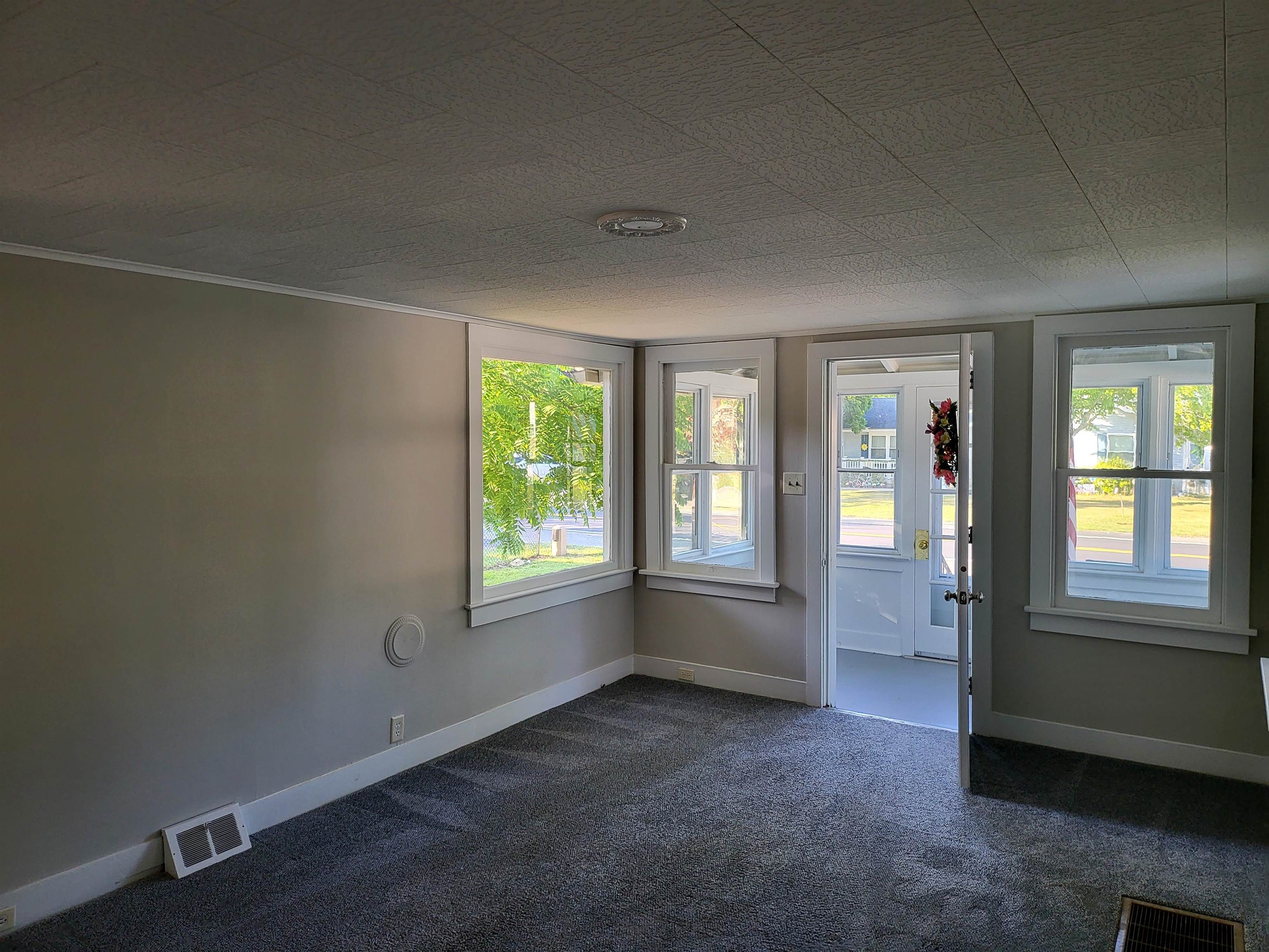 611 Breakwater Road Erma, NJ 08204 - Photo 9 of 12 an empty room with windows