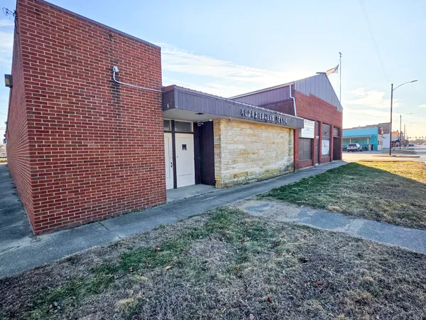 a view of a backyard with brick wall