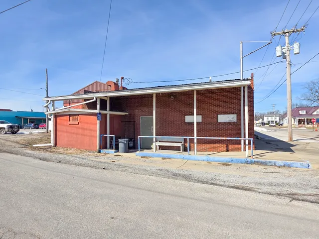 $65,000 | 232 East North Avenue, Flora, IL 62839