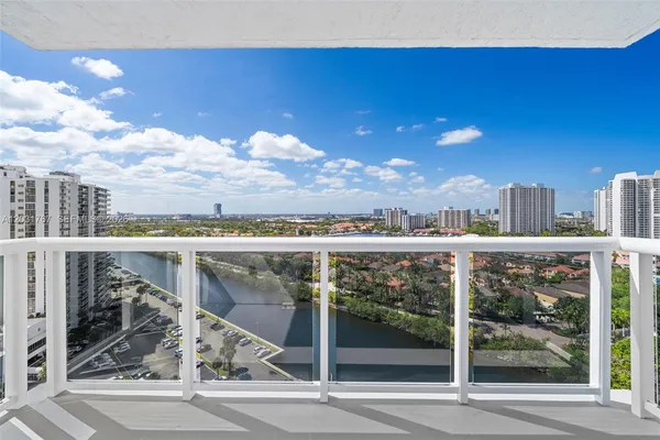 $3,300 | 20505 East Country Club Drive, Unit 1938, Aventura, FL 33180