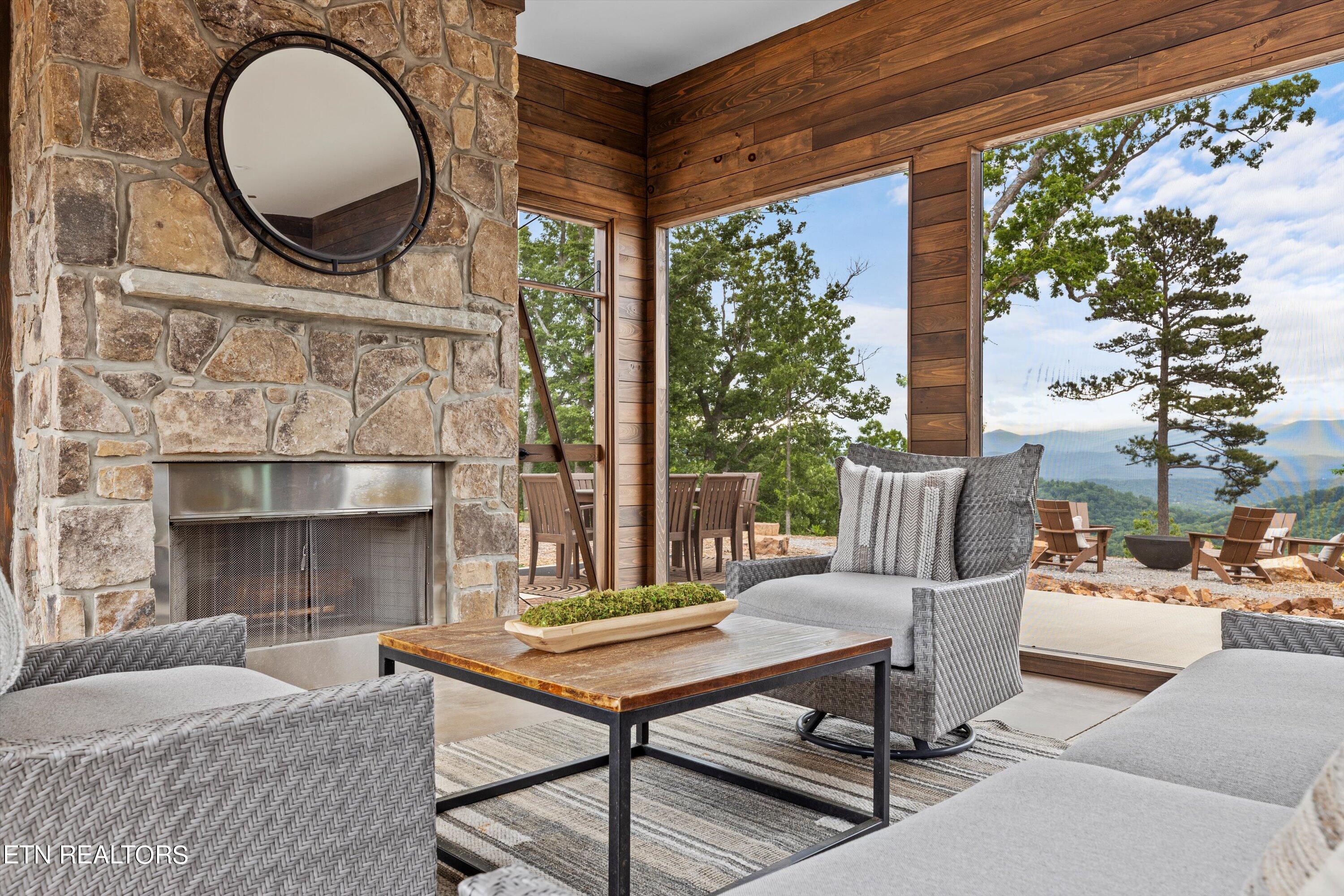 045-1075 Reagan Valley Rd PREMIUM-123