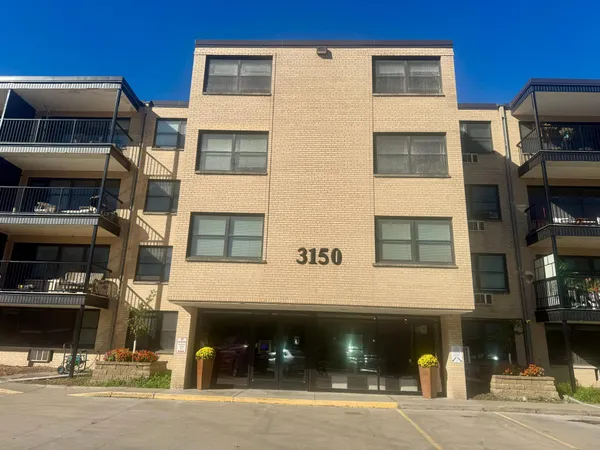 $189,999 | 3150 Excelsior Boulevard, Unit 211, Minneapolis, MN 55416