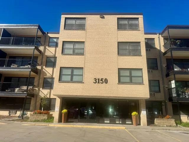 $205,000 | 3150 Excelsior Boulevard, Unit 211, Minneapolis, MN 55416