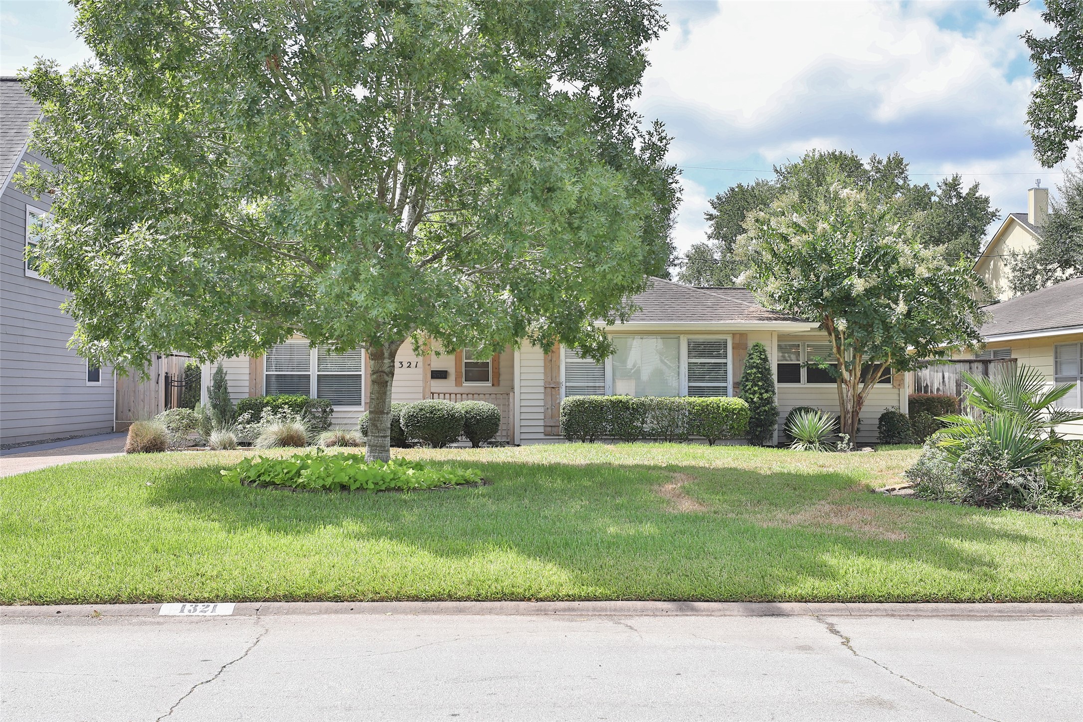 1321 Thornton Road Houston, TX 77018 - Photo 1 of 15 Welcome to 1321 Thornton! Located in the heart of the popular Oak Forest Subdivision!