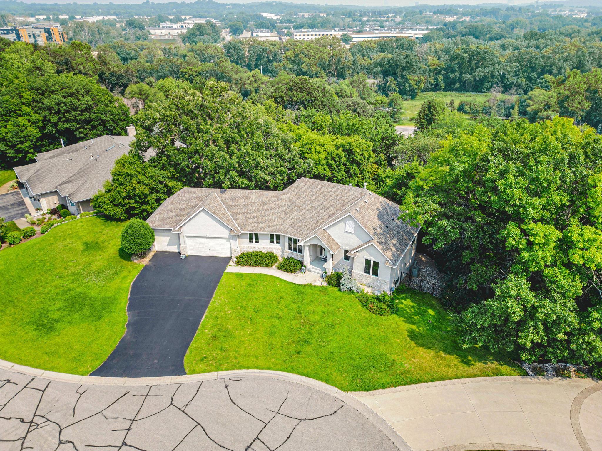 7036 Crowne Oak Road Eden Prairie, MN 55344 - Photo 44 of 50 Gallery Image 44