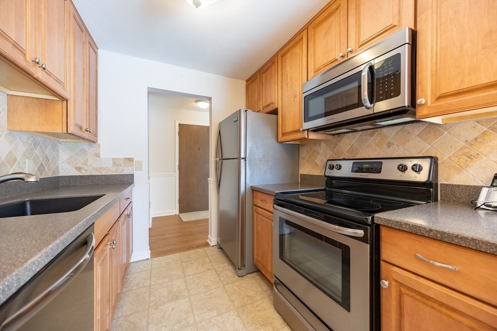 1212 Greendale Avenue, Unit 300 Needham, MA 02492 - Photo 8 of 24