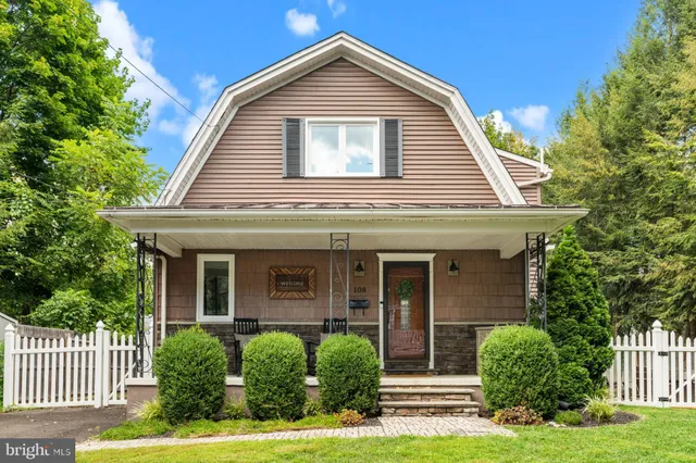 a view of front of a house
