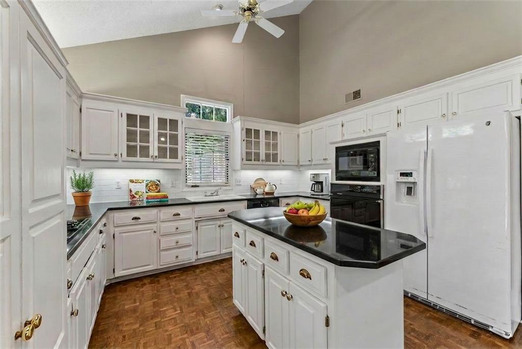 14936 Rhodes Circle Lenexa, KS 66215 - Photo 13 of 87