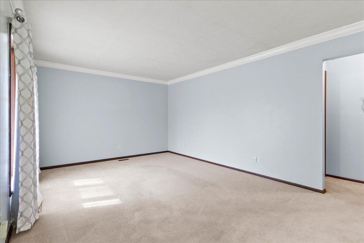 2137 Manhattan Boulevard Springfield, OH 45504 - Photo 10 of 37 10-IMG_4395