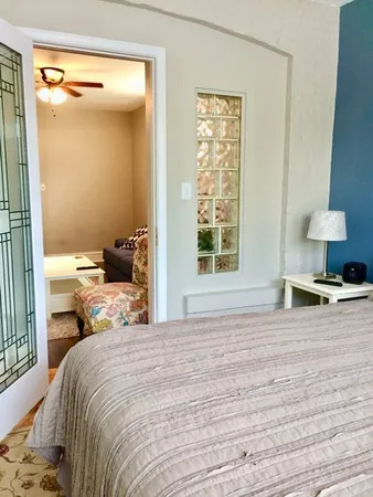 $2,000 | 722 West Oakdale Avenue, Unit 2N, Chicago, IL 60657