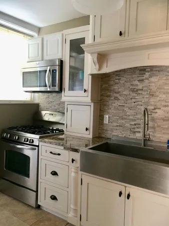 $2,000 | 722 West Oakdale Avenue, Unit 2N, Chicago, IL 60657