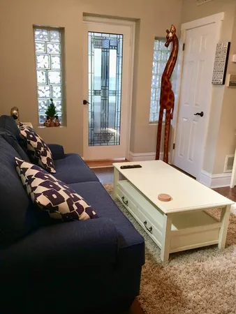 $2,000 | 722 West Oakdale Avenue, Unit 2N, Chicago, IL 60657
