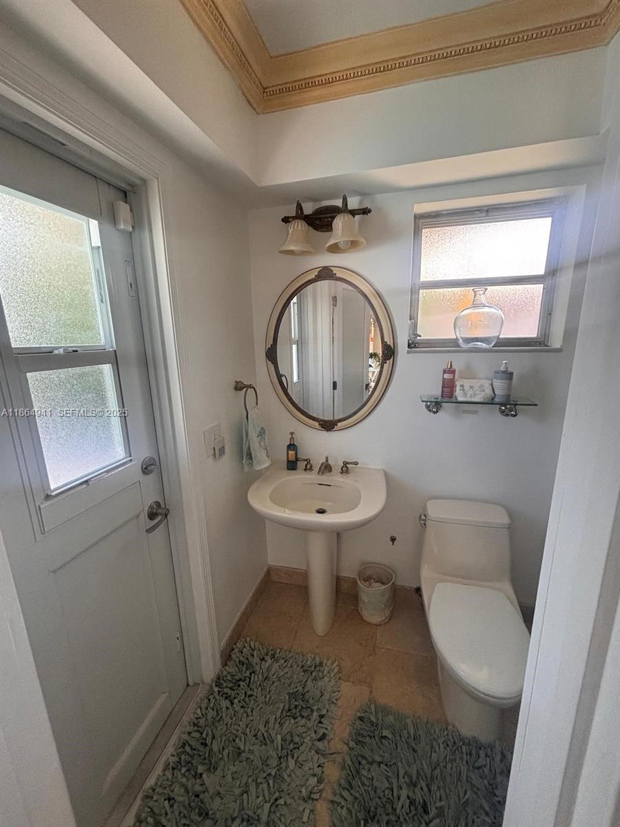 4220 Northeast 27th Avenue Lighthouse Point, FL 33064 - Photo 11 of 37