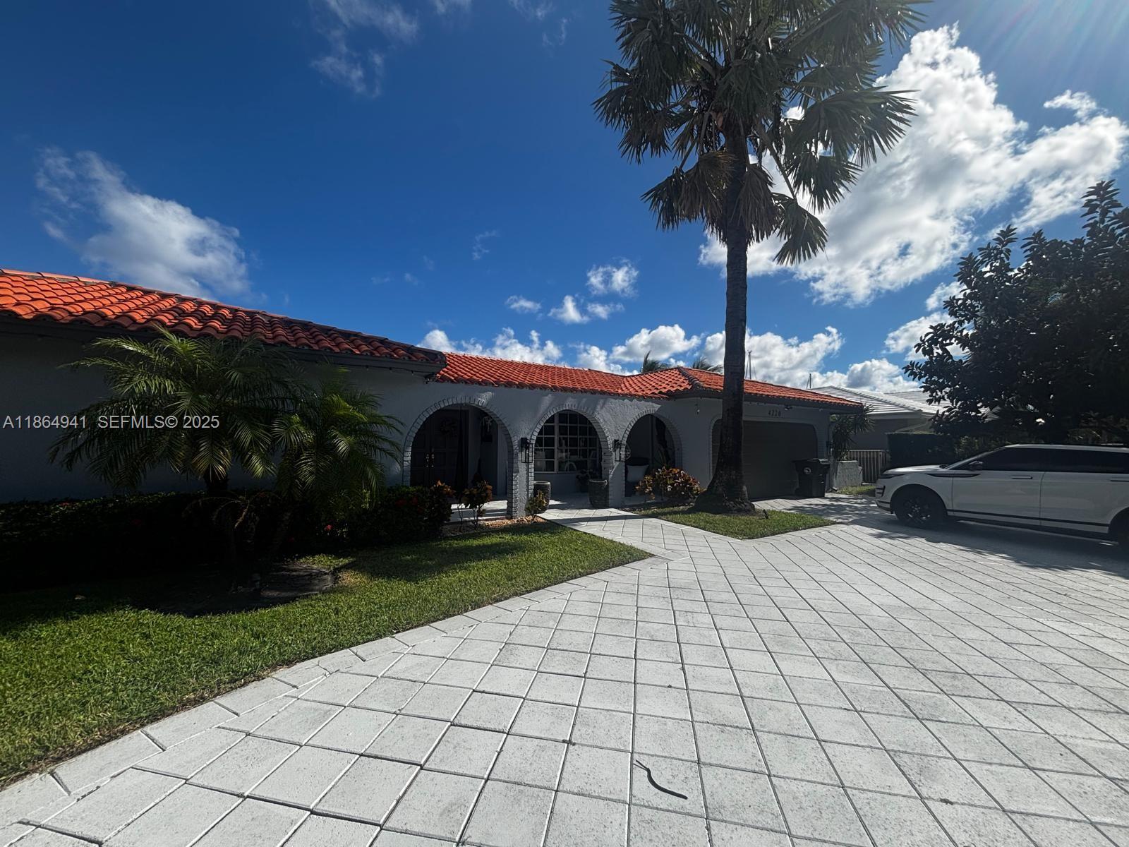4220 Northeast 27th Avenue Lighthouse Point, FL 33064 - Photo 2 of 37