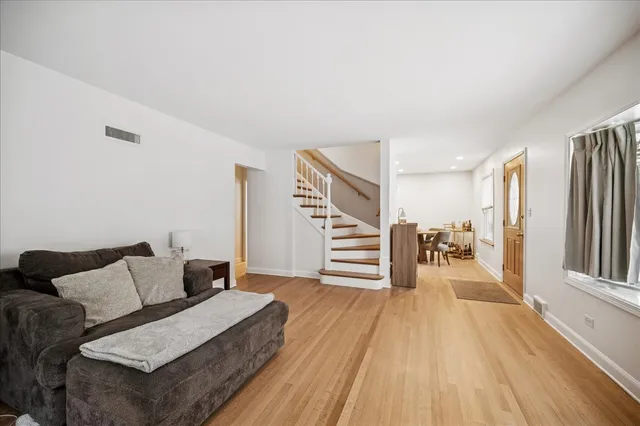 $525,000 | 453 Longfellow Avenue, Deerfield, IL 60015