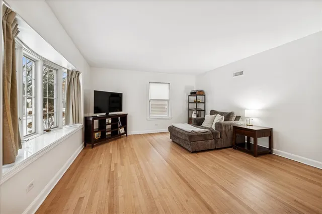 $525,000 | 453 Longfellow Avenue, Deerfield, IL 60015