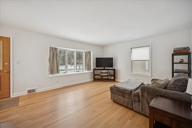 $525,000 | 453 Longfellow Avenue, Deerfield, IL 60015