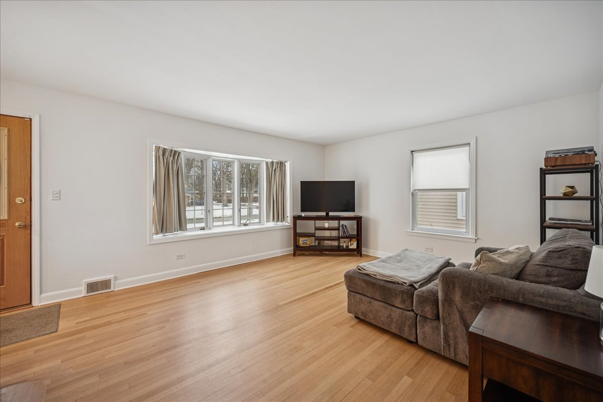 453 Longfellow Avenue Deerfield, IL 60015 - Photo 5 of 25