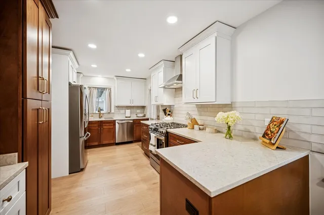 $525,000 | 453 Longfellow Avenue, Deerfield, IL 60015