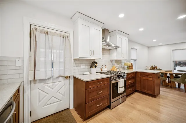 $525,000 | 453 Longfellow Avenue, Deerfield, IL 60015