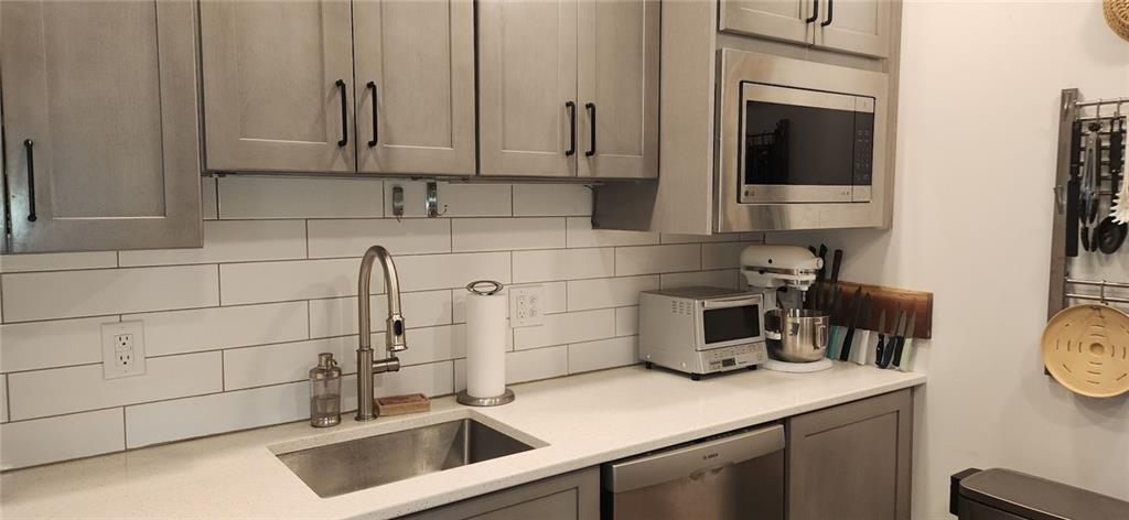 5600 Munhall Road, Unit 204 Pittsburgh, PA 15217 - Photo 13 of 29 Gallery Image 13