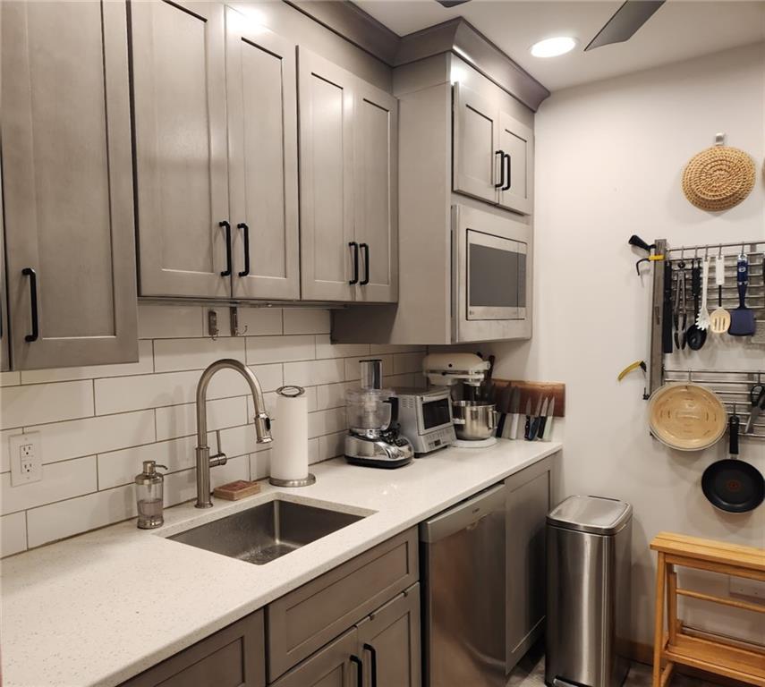 5600 Munhall Road, Unit 204 Pittsburgh, PA 15217 - Photo 9 of 29 Gallery Image 9