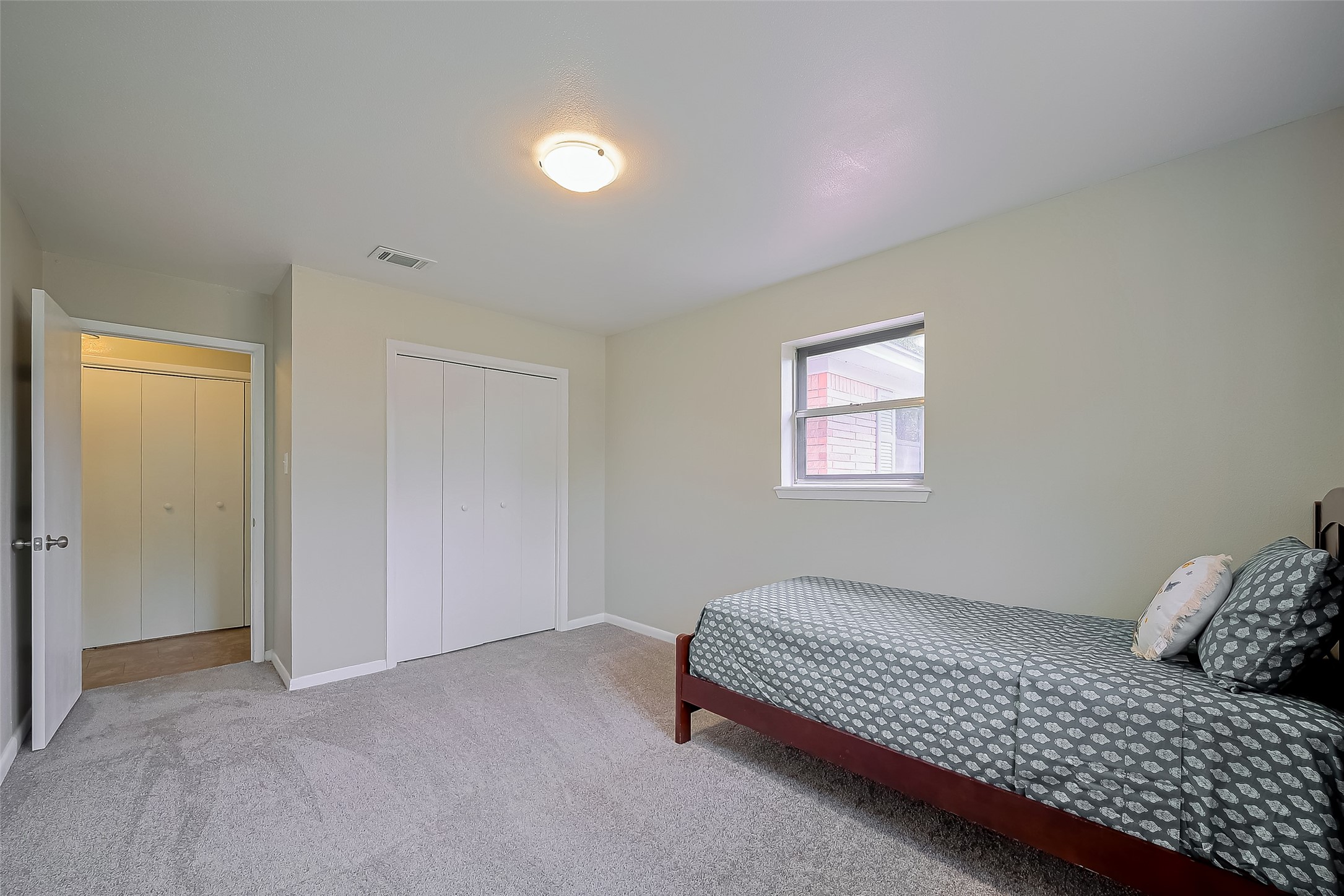 111 North 11th Street Highlands, TX 77562 - Photo 20 of 35 a bedroom with a bed and a window