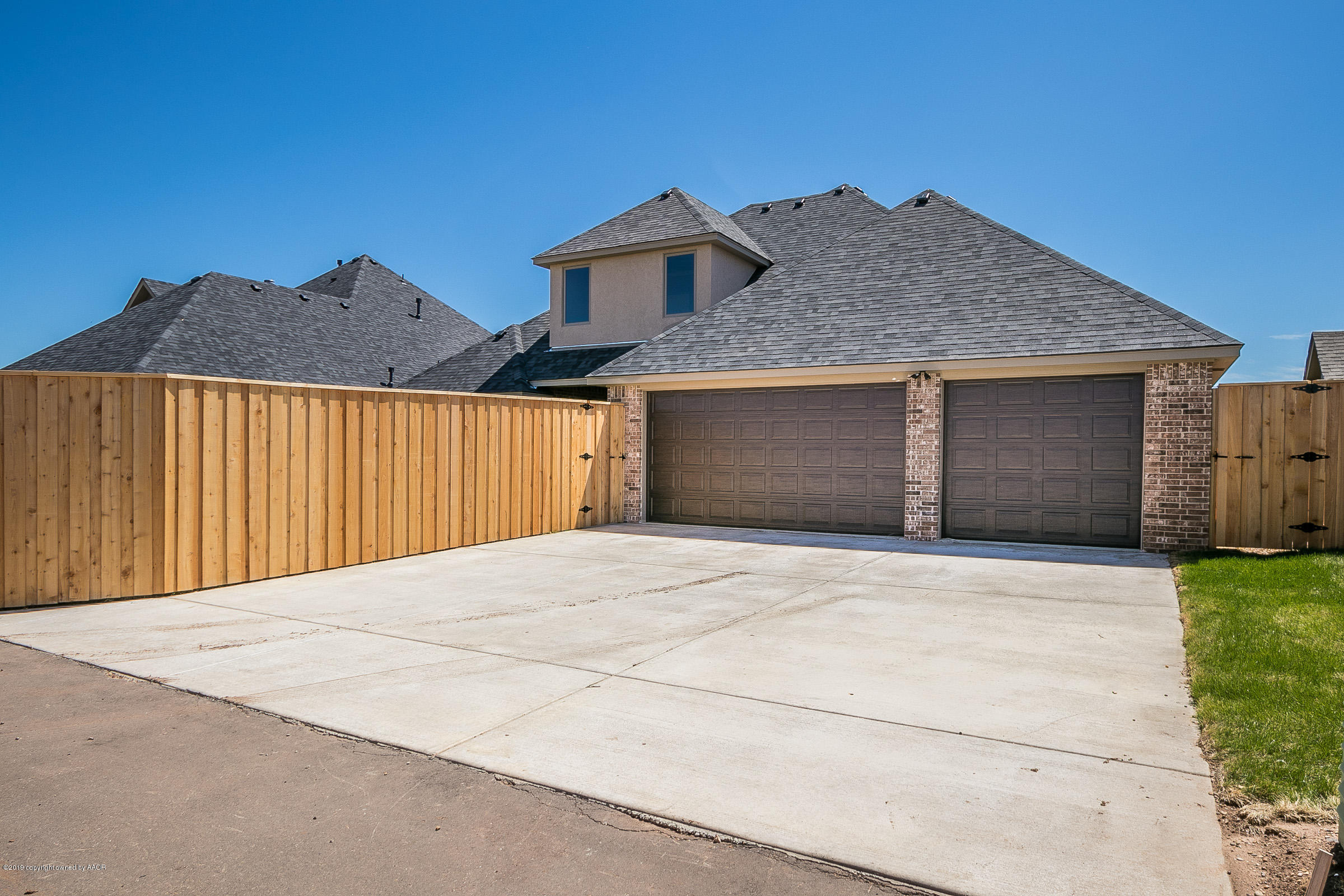 5404 Wesley Road Amarillo, TX 79119 - Photo 32 of 32 032_3 Car Garage