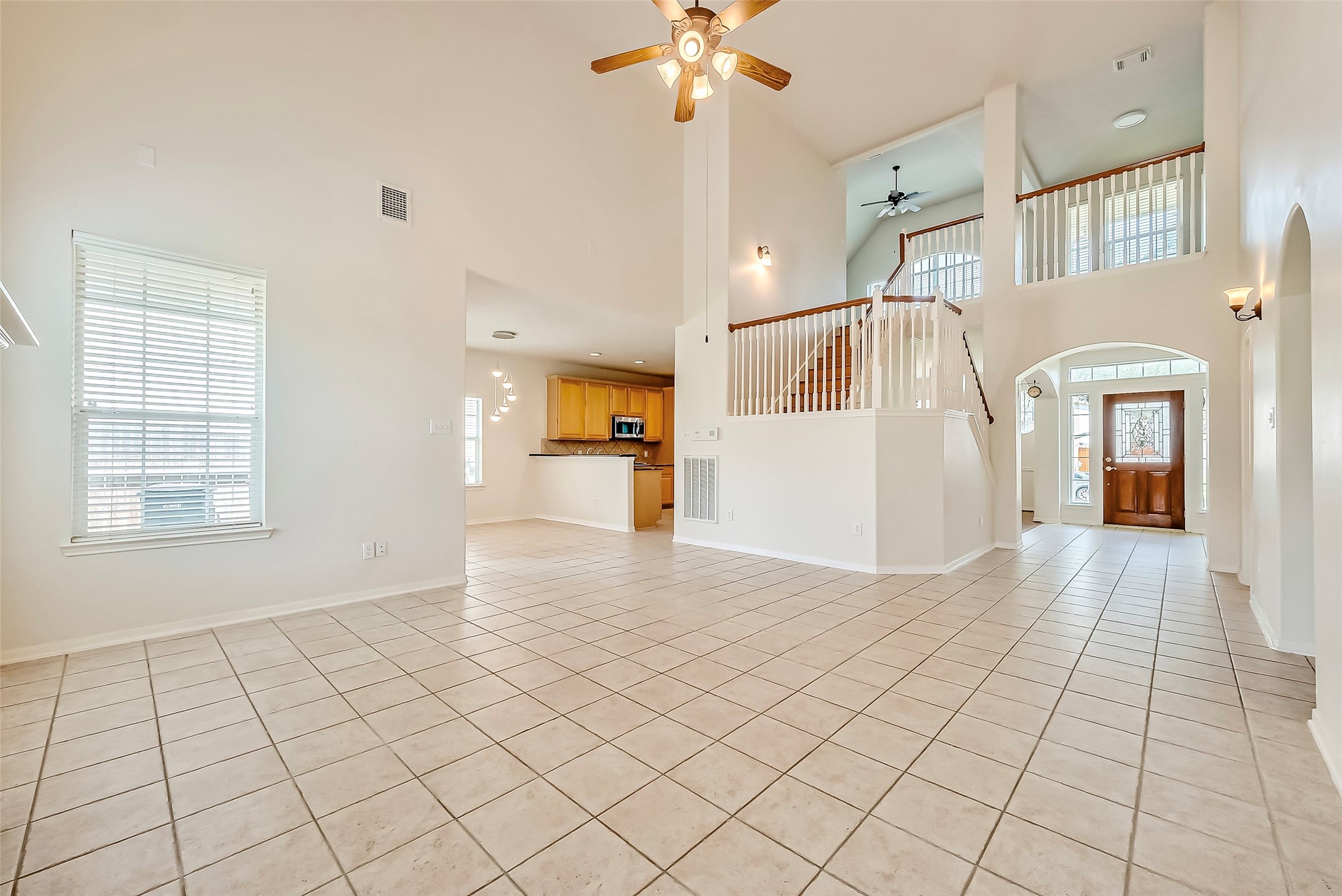5506 Flower Grove Court Rosharon, TX 77583 - Photo 4 of 30 Full Open Concept Home view