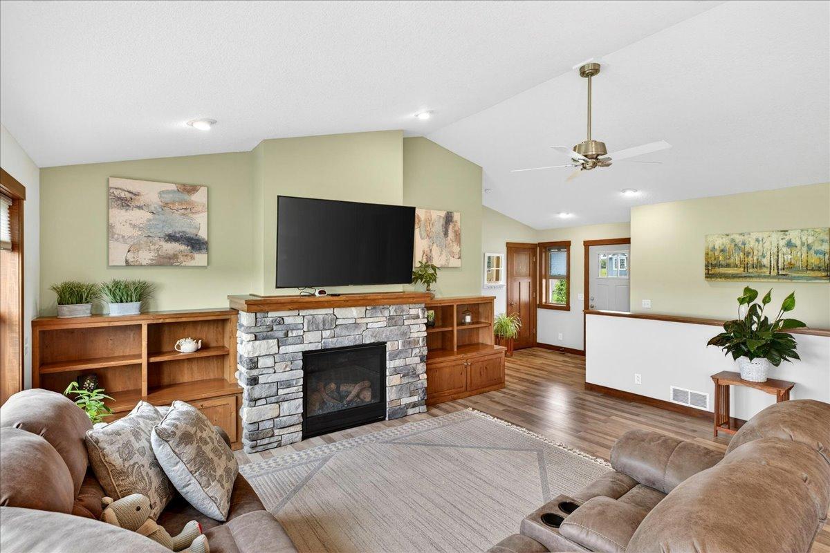 364 Prairie Road New Richmond, WI 54017 - Photo 3 of 38