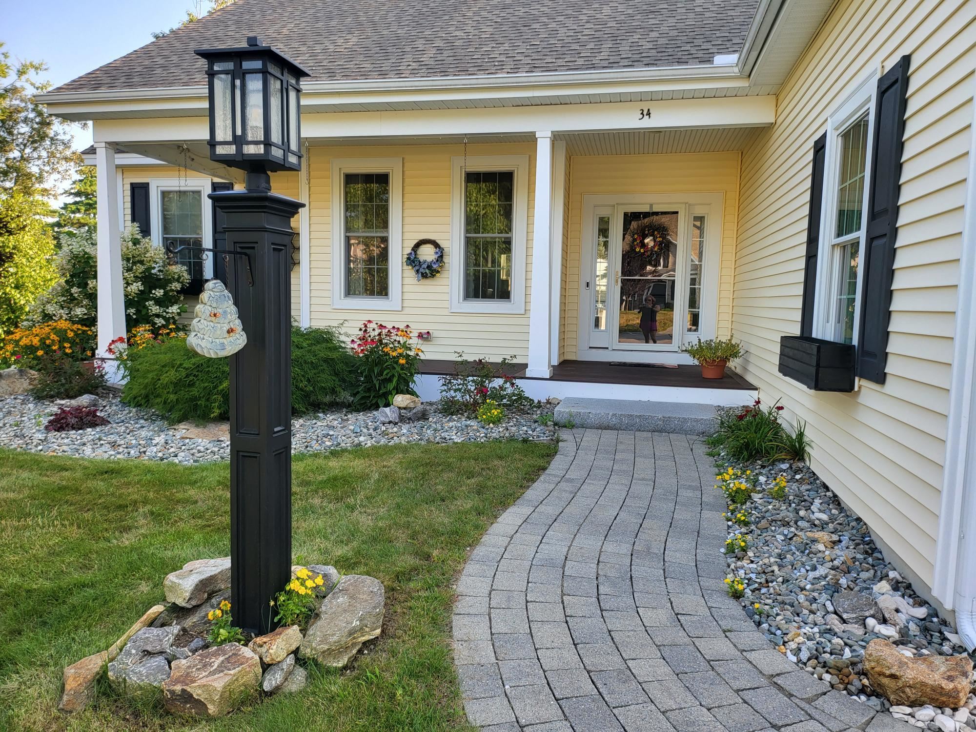 34 Hedgerose Way Manchester, NH 03102 - Photo 2 of 3