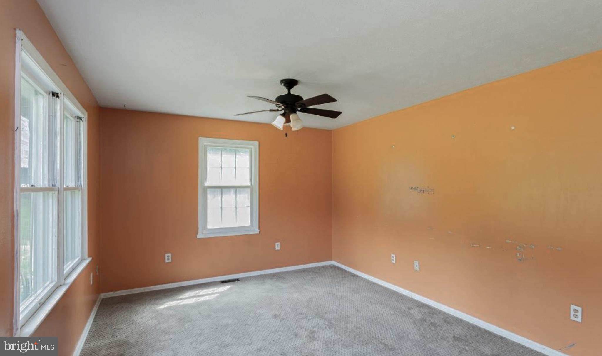 171 Royal Walnut Road Front Royal, VA 22630 - Photo 13 of 14 Living Room