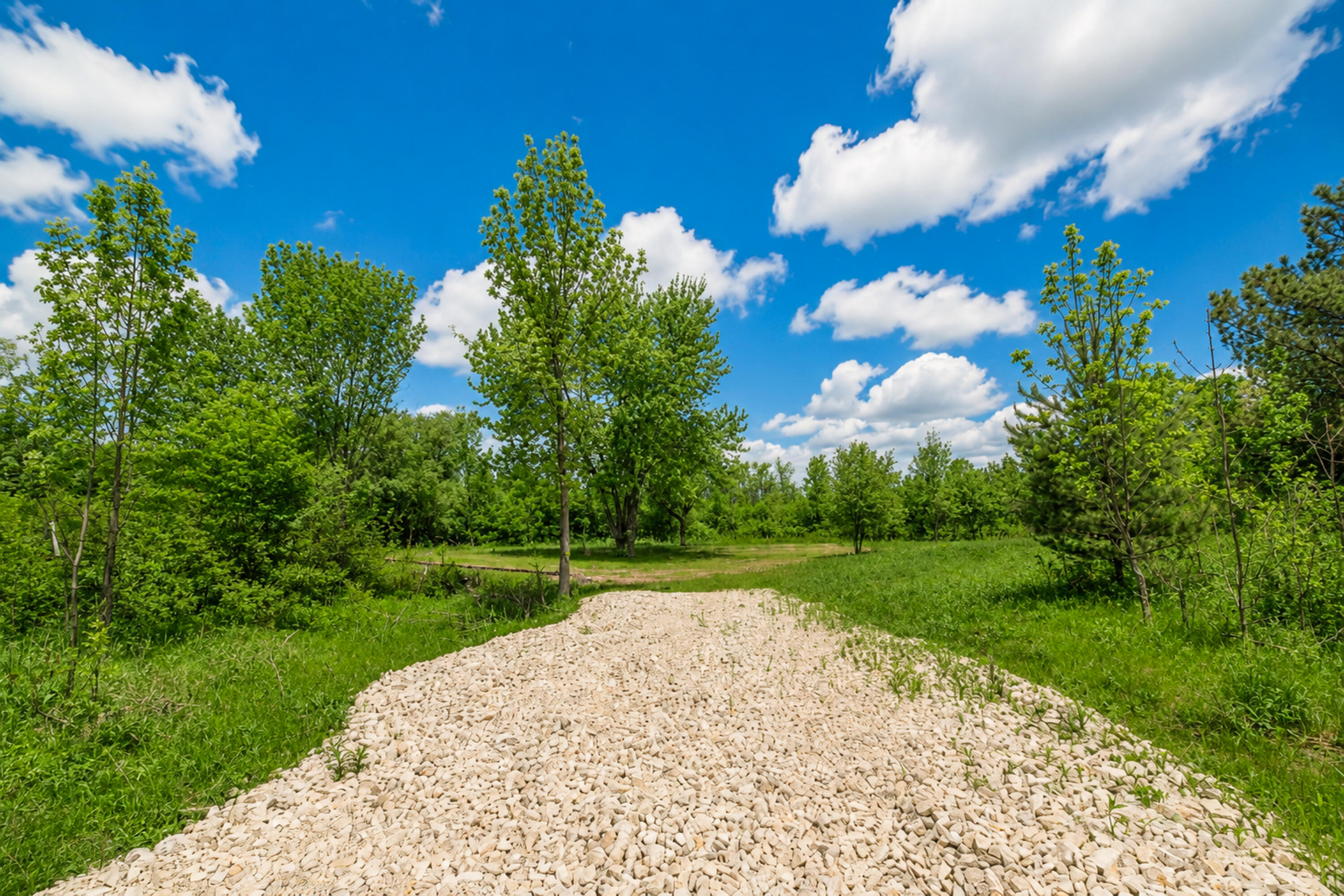 2516 Range Line Terrace Mequon, WI 53092 - Photo 6 of 12 Gravel drive