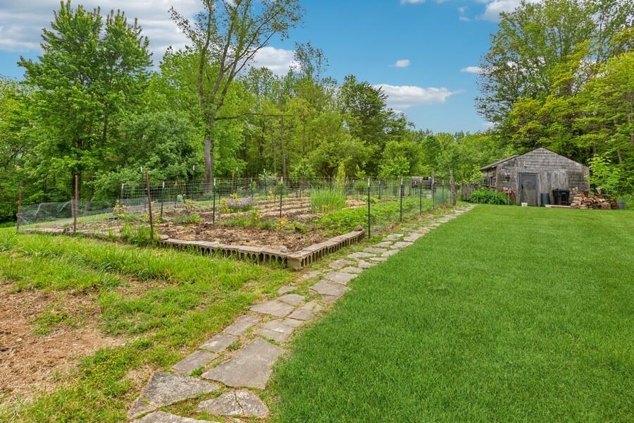 6460 East Galien Buchanan Road Buchanan, MI 49107 - Photo 29 of 36 36_6460EGalienBuchananRd_2042_LowRes