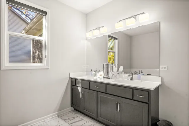 $599,900 | 226 Risch Court, West Chicago, IL 60185