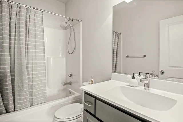 $599,900 | 226 Risch Court, West Chicago, IL 60185