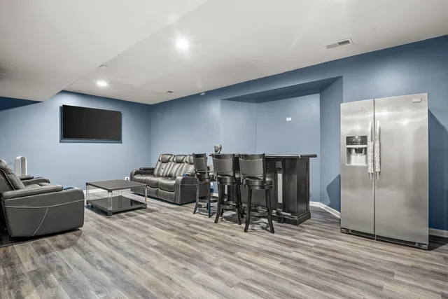 $599,900 | 226 Risch Court, West Chicago, IL 60185