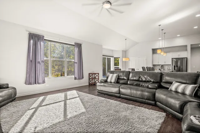 $599,900 | 226 Risch Court, West Chicago, IL 60185