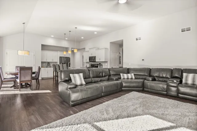 $599,900 | 226 Risch Court, West Chicago, IL 60185