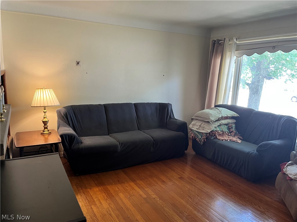 13650 Granger Road Cleveland, OH 44125 - Photo 5 of 13 living room