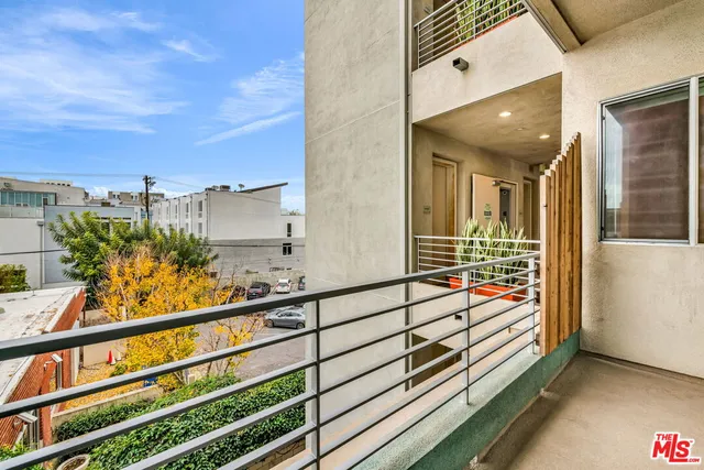 $4,200 | 4211 Redwood Avenue, Unit 304, Los Angeles, CA 90066