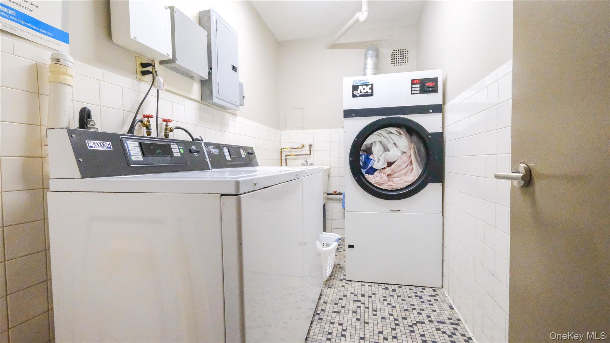 20 Canterbury Road, Unit 1P Great Neck, NY 11021 - Photo 22 of 28 Laundry Room on Floor