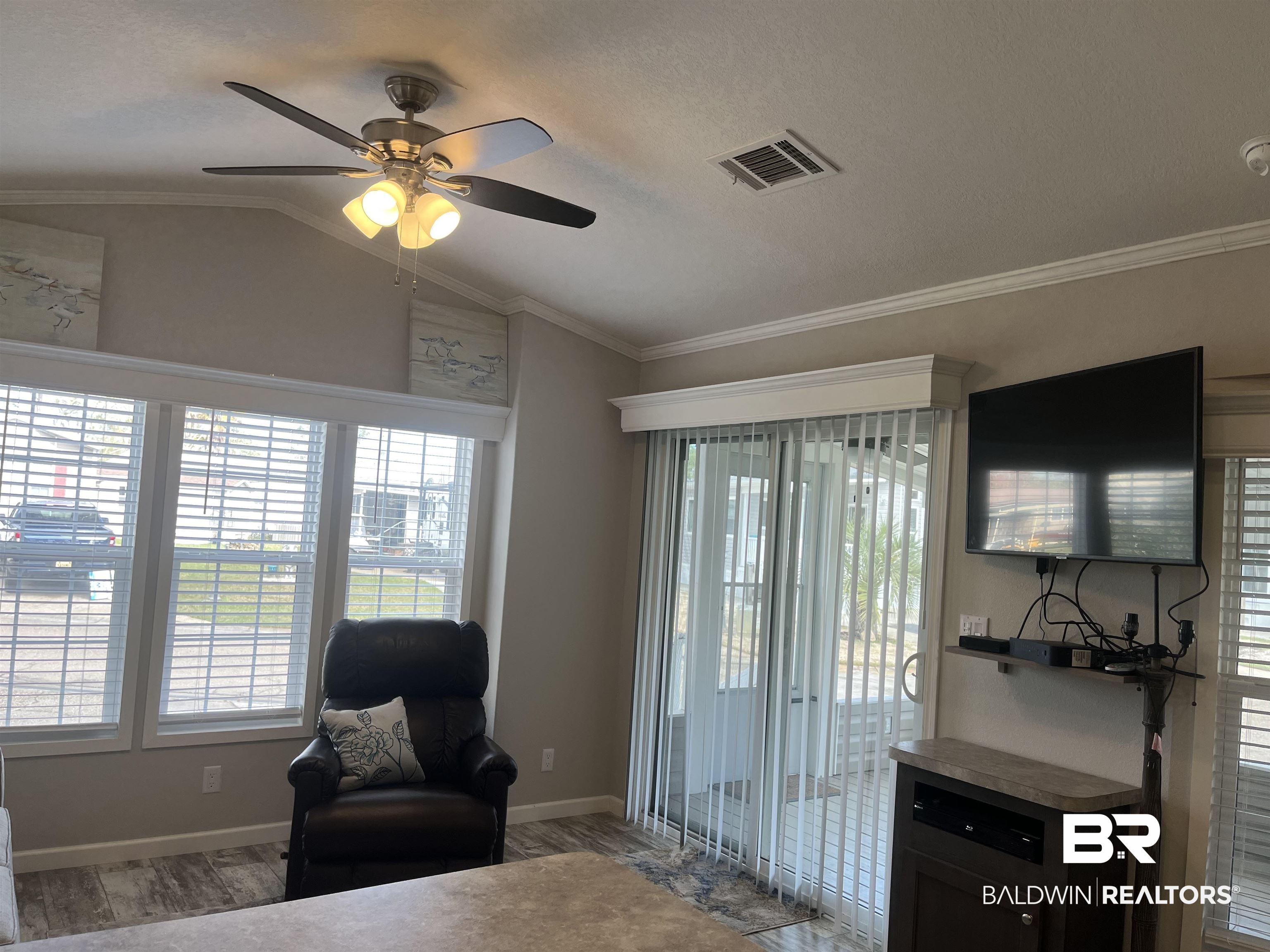 24711 County Road 20, Unit B7 Elberta, AL 36530 - Photo 7 of 28 Living Room