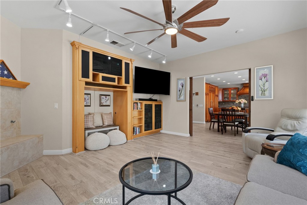 82 Springfield Mission Viejo, CA 92692 - Photo 27 of 68 Family Room