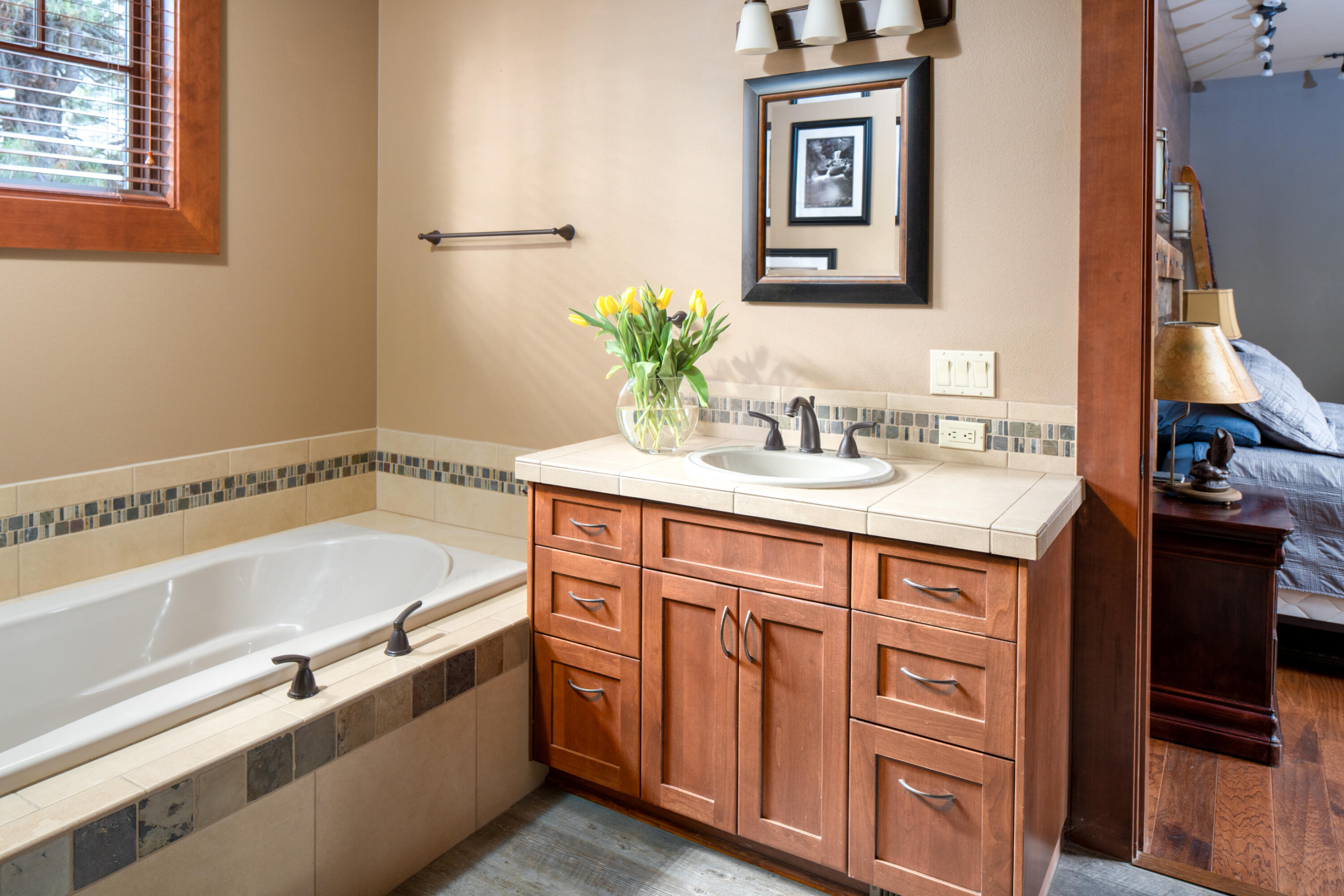 56688 Dancing Rock Loop Bend, OR 97707 - Photo 11 of 26 9 Primary En Suite Bath