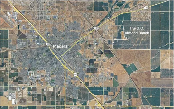 a view of entryway with a front door